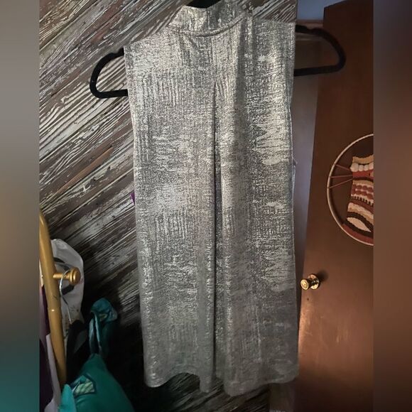 Akemi & Kin metallic top - Picture 7 of 9